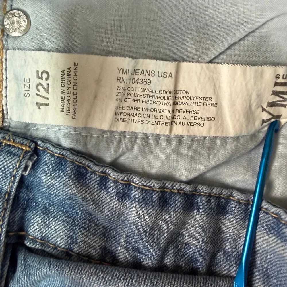 YMI Barrel Fit Jeans Womens 1/25 Light Blue Raw Hem Curved Leg Stretch FP92414